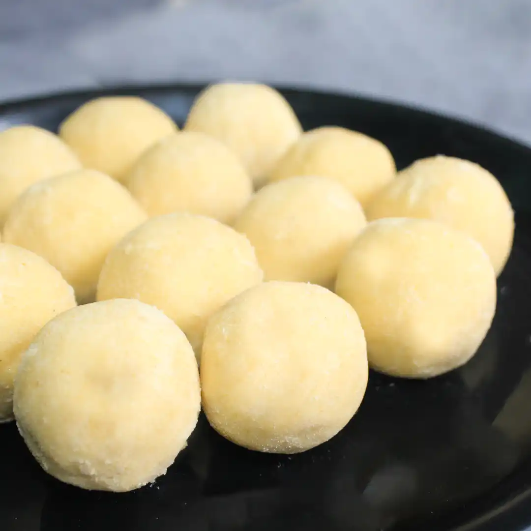 SriVaraha Foods Maladu Maa Ladoo Maa Laddu Sweets மாலாடு 150g SriVaraha Foods Maladu Maa Ladoo Maa Laddu Sweets மாலாடு 150g